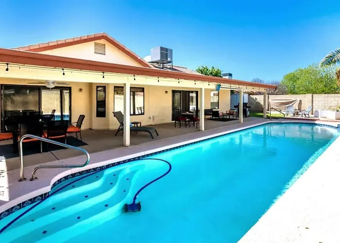 Sunny Oasis 4br Pool With Game Holiday home