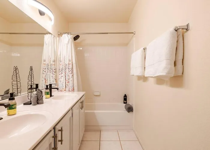 Sunny Oasis 4br Pool With Game